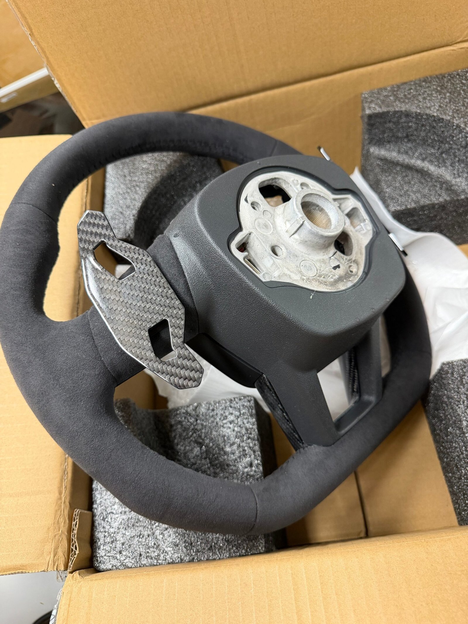 Prebuilt Custom Carbon Fiber Steering wheel for Audi RS6 RS7, A6/S6, A7/S7, S8, and Q8/SQ8/RSQ8 2019-2024 - 图片 4