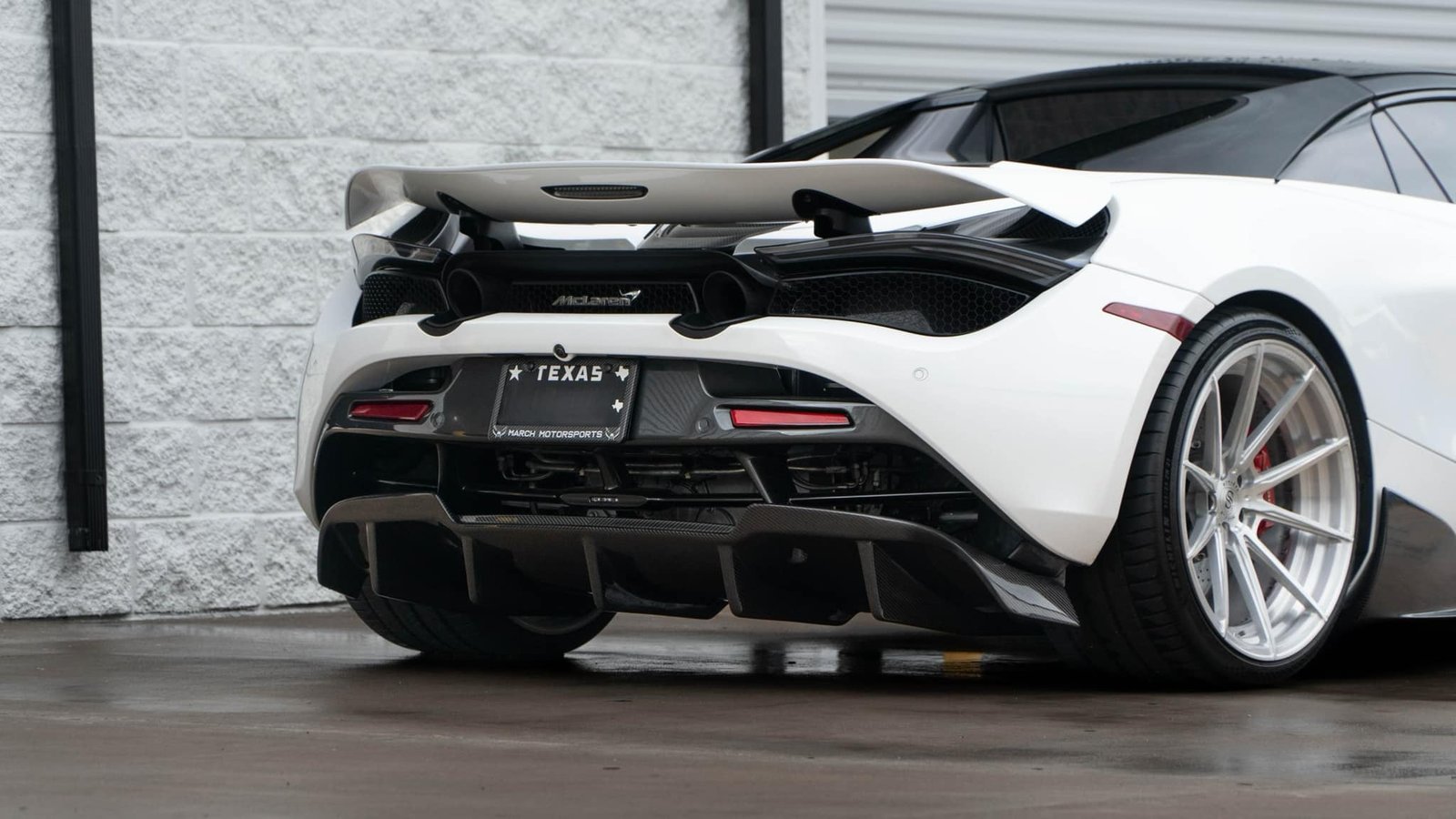 Carbon Fiber Rear Diffuser AP V2 - Mclaren 720 720S
