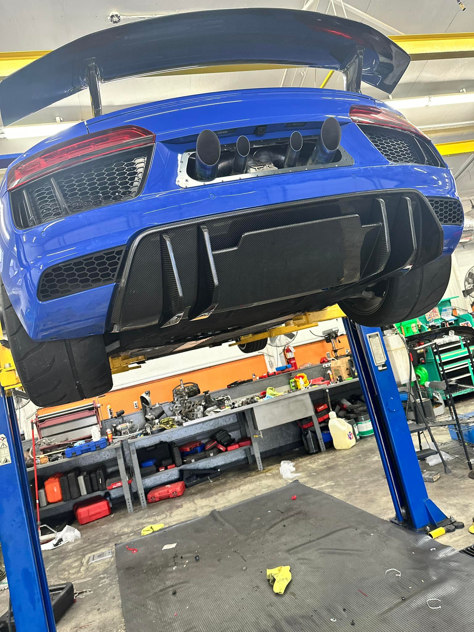Carbon Fiber V-Style Rear Diffuser - Audi R8 - product detail 3