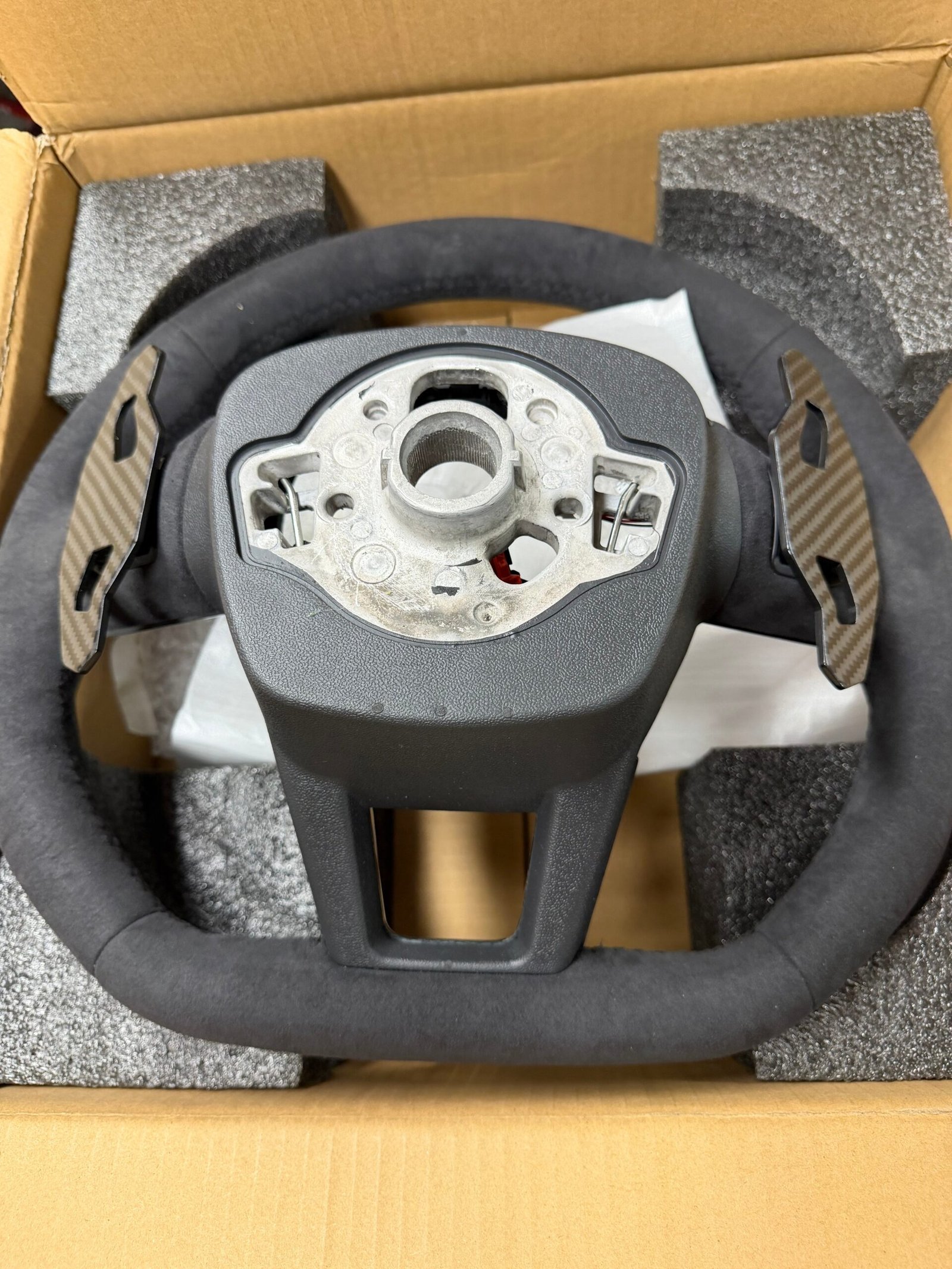 Prebuilt Custom Carbon Fiber Steering wheel for Audi RS6 RS7, A6/S6, A7/S7, S8, and Q8/SQ8/RSQ8 2019-2024 - 图片 5