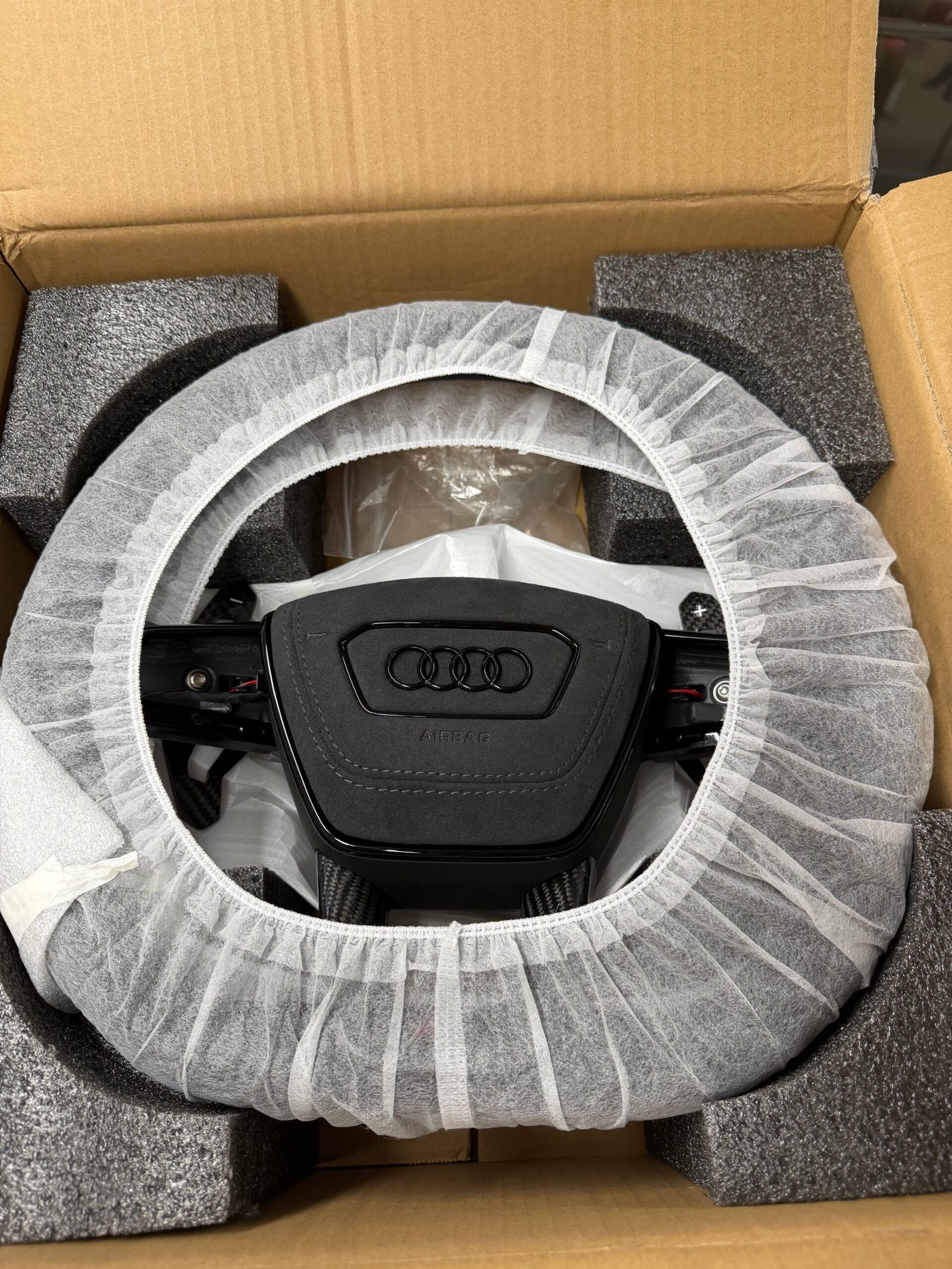 Prebuilt Custom Carbon Fiber Steering wheel for Audi RS6 RS7, A6/S6, A7/S7, S8, and Q8/SQ8/RSQ8 2019-2024 - 图片 6