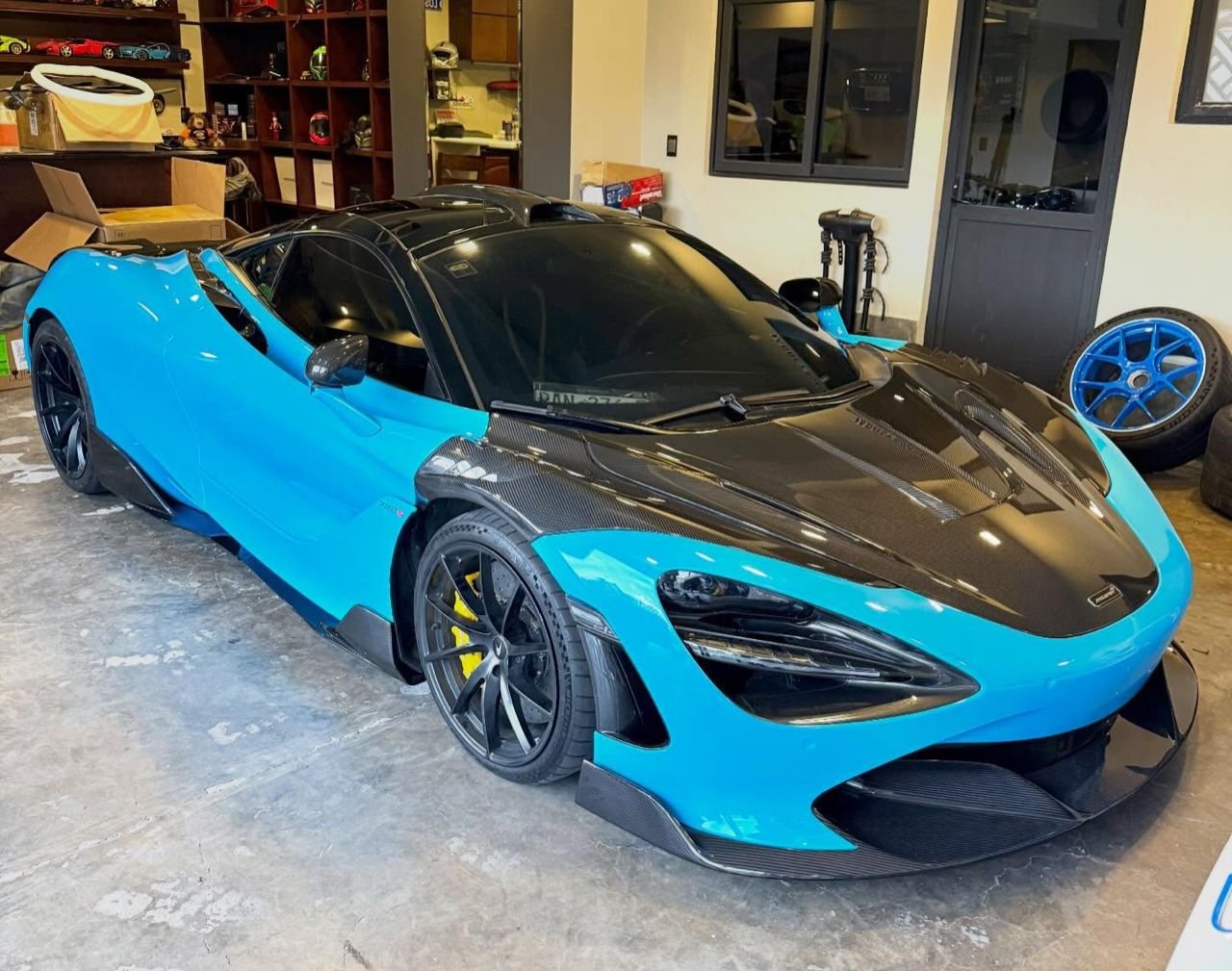 Dry Prepreg Carbon Fiber Front Lip V2 - Mclaren 720s