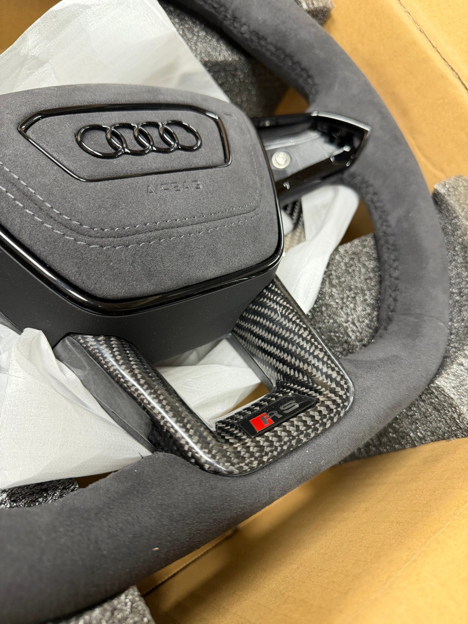 Prebuilt Custom Carbon Fiber Steering wheel for Audi RS6 RS7, A6/S6, A7/S7, S8, and Q8/SQ8/RSQ8 2019-2024 - 图片 2