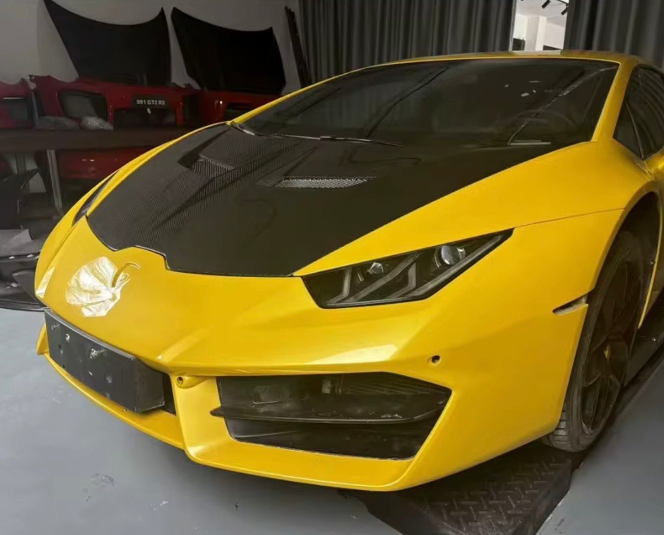 Carbon Fiber Vented Hood - Lamborghini Huracan