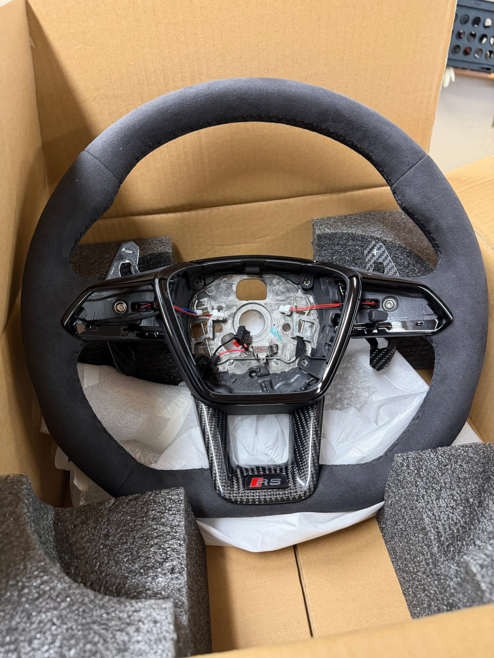 Prebuilt Custom Carbon Fiber Steering wheel for Audi RS6 RS7, A6/S6, A7/S7, S8, and Q8/SQ8/RSQ8 2019-2024 - 图片 3