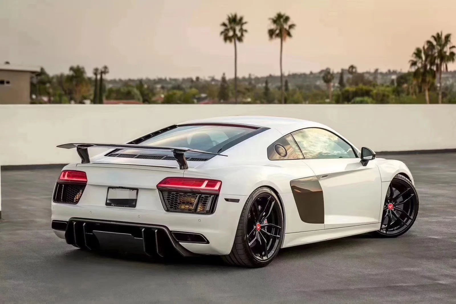 Carbon Fiber V-Style Rear Diffuser - Audi R8 - product detail 4