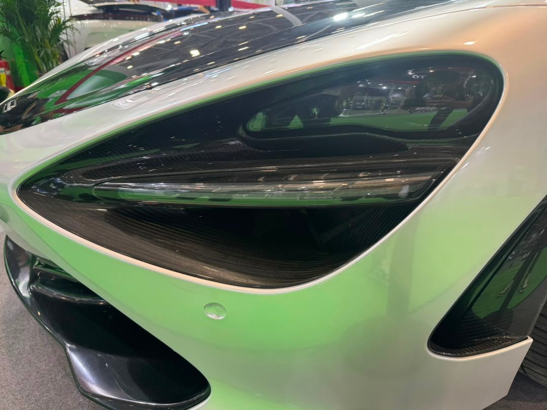 Carbon fiber Headlight Trim Replacement - McLaren 720s/ 750s
