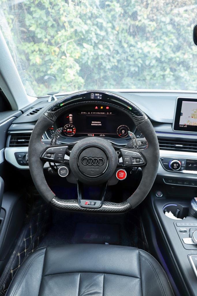 Alcantara Carbon Fiber Steering Wheel w/ Red Ascents - Audi R8 - 图片 3