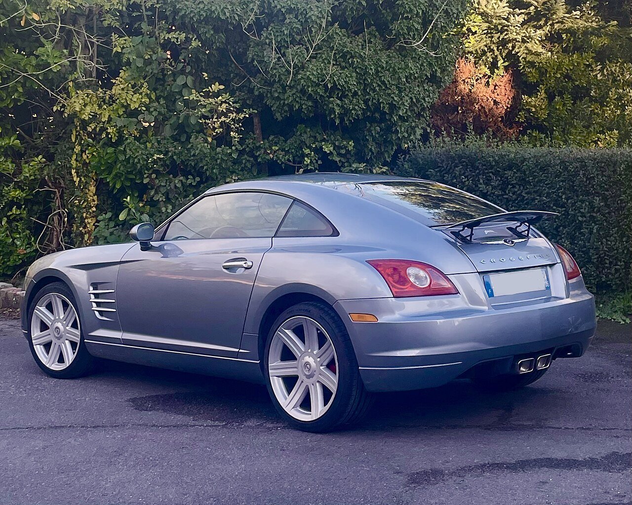 Real photograph of the deployed rear spoiler on a Chrysler Crossfire